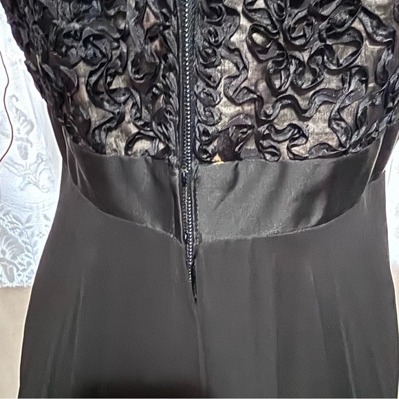 Vintage Miss Elliette 1970’s Elegant Black Lace Top Dress with Bow Detail size10 - Picture 4 of 11